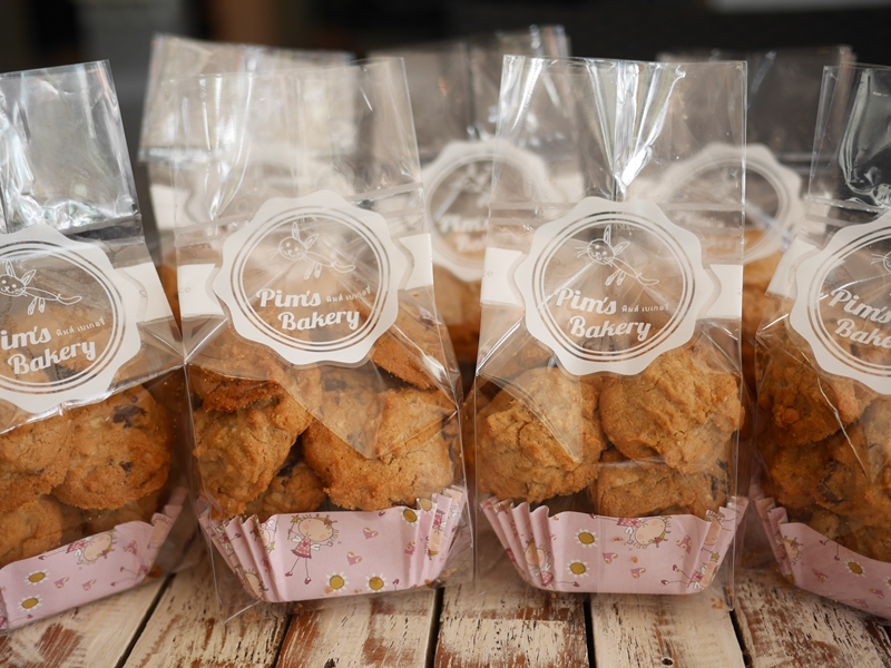Gluten free chocolate & cashew nut cookies